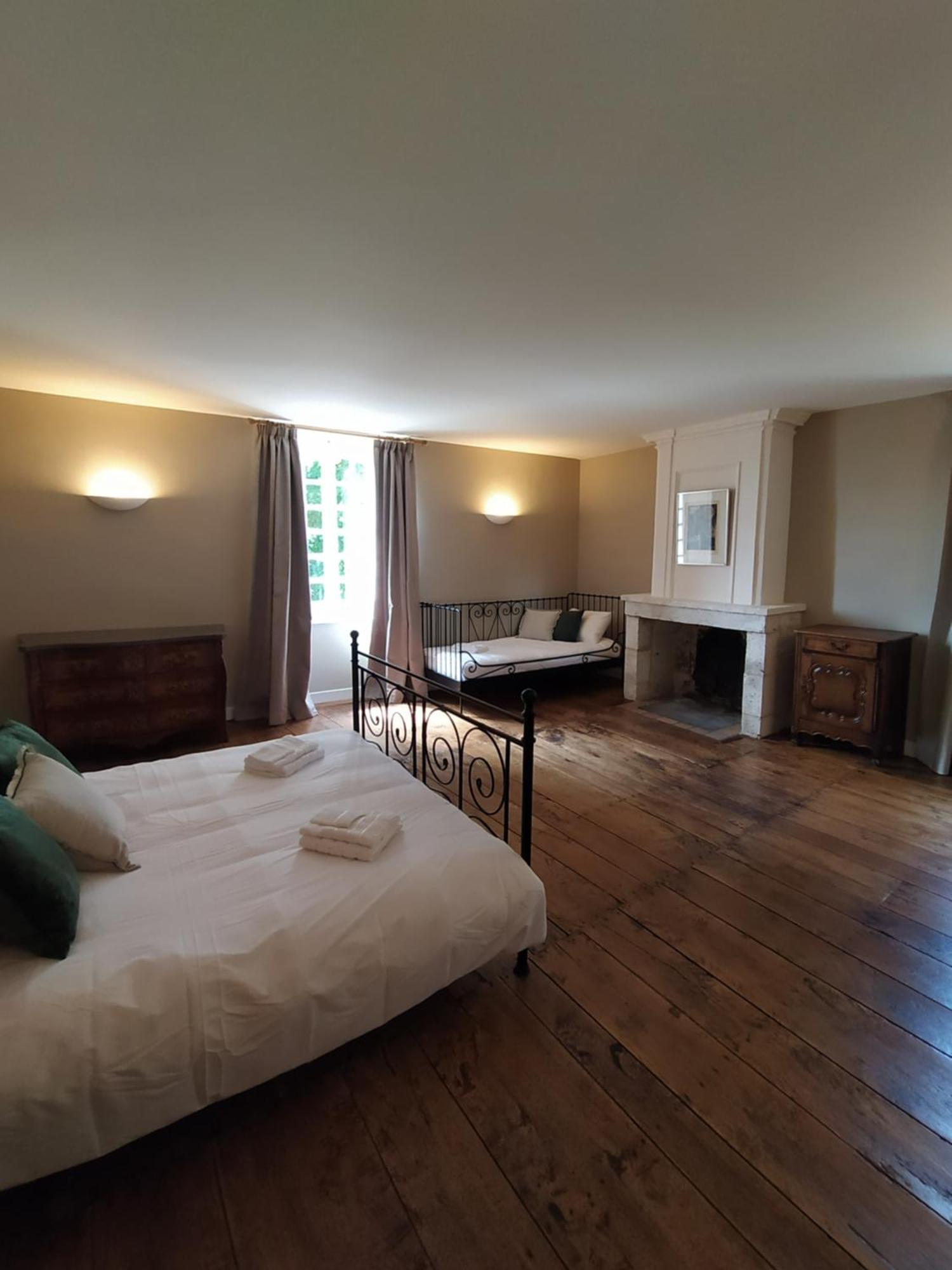 Вилла Langlade Estate Montboyer Экстерьер фото