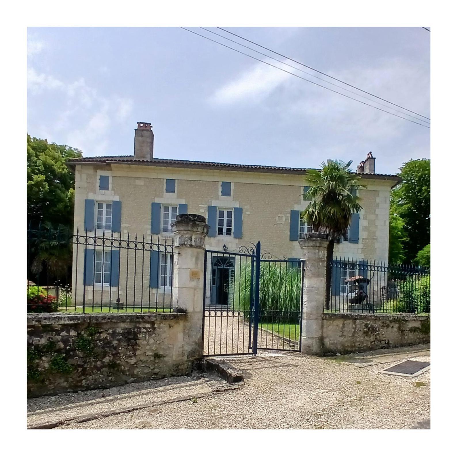 Вилла Langlade Estate Montboyer Экстерьер фото