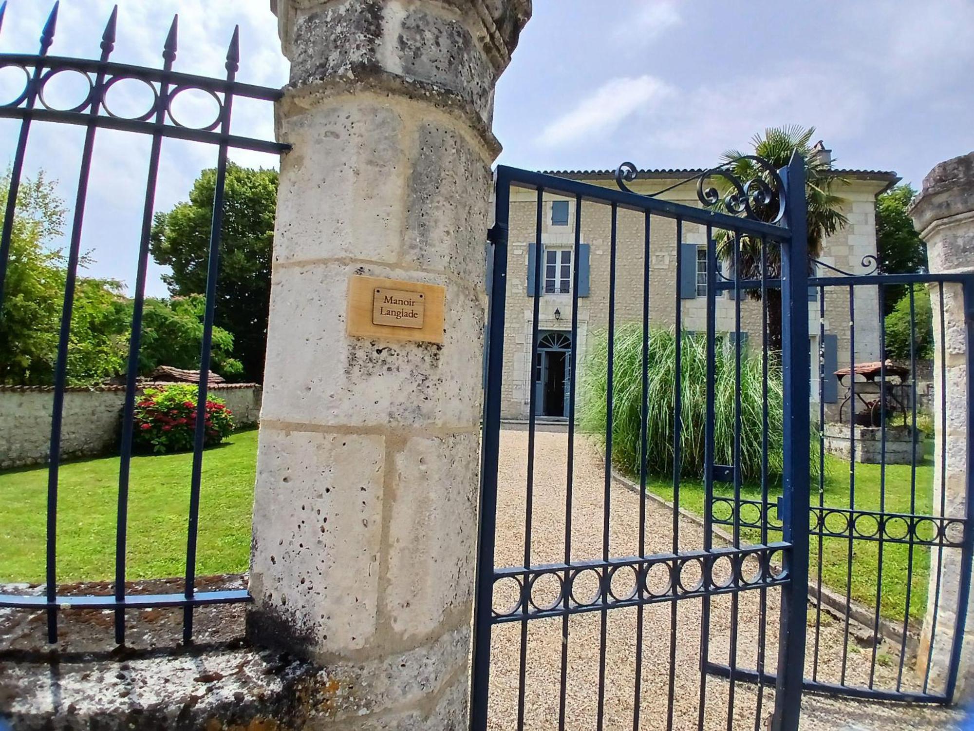 Вилла Langlade Estate Montboyer Экстерьер фото