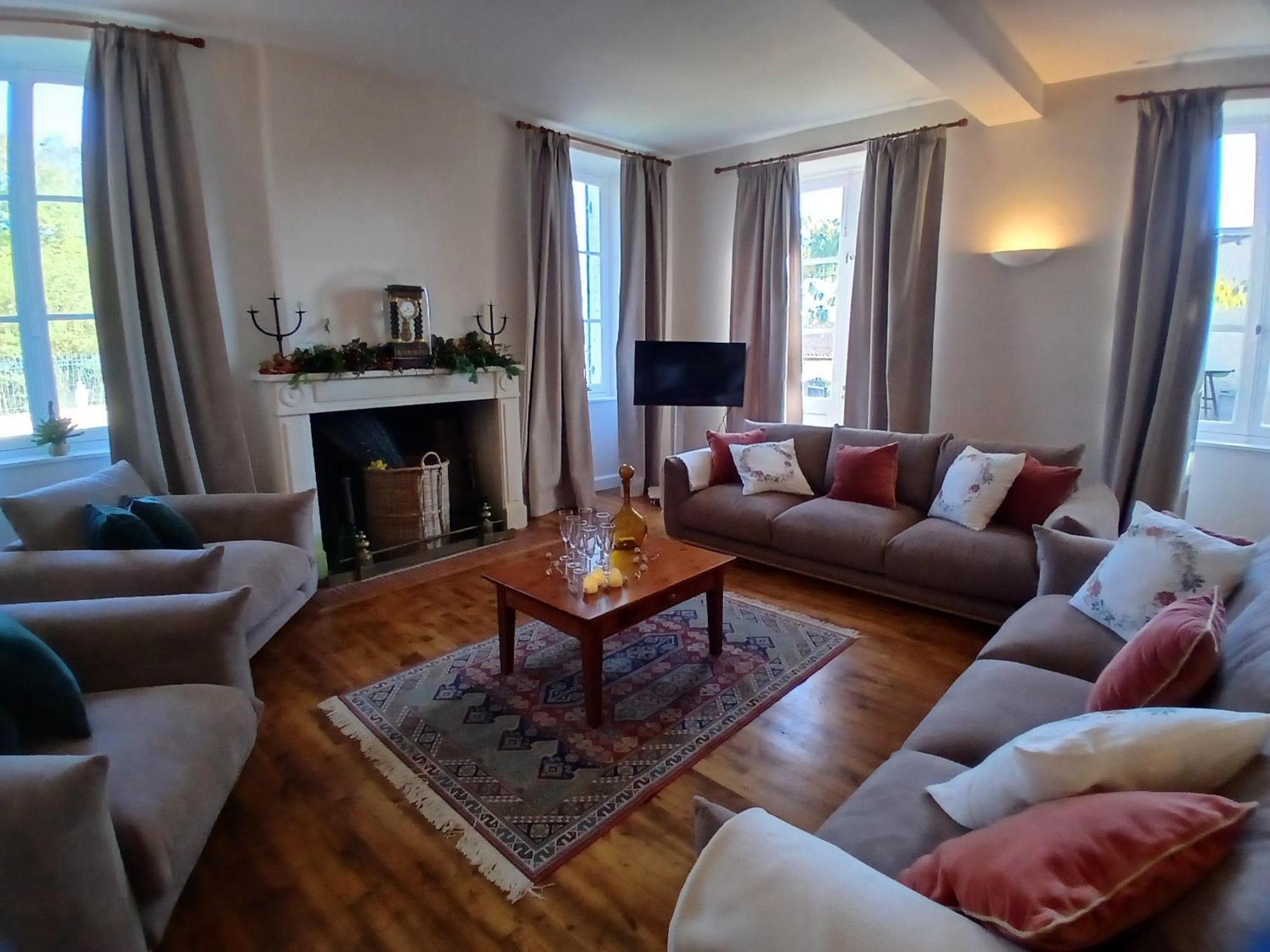 Вилла Langlade Estate Montboyer Экстерьер фото